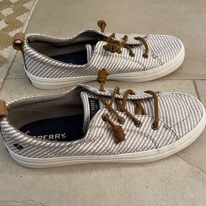 NEVER WORN sz 8.5 Sperry slip on boatshoes